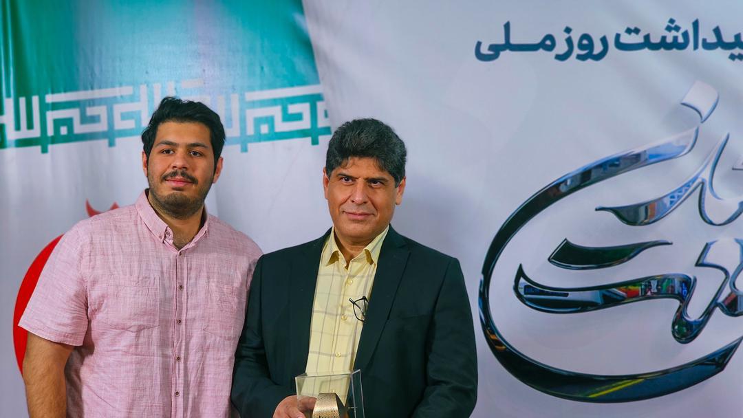 The President honored five top national exemplary industrialists from Qom Province (2)